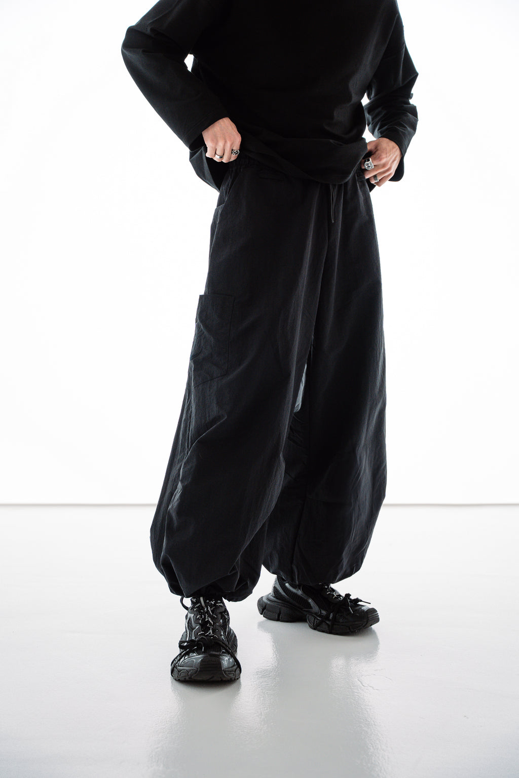 PARACHUTE PANTS BLACK